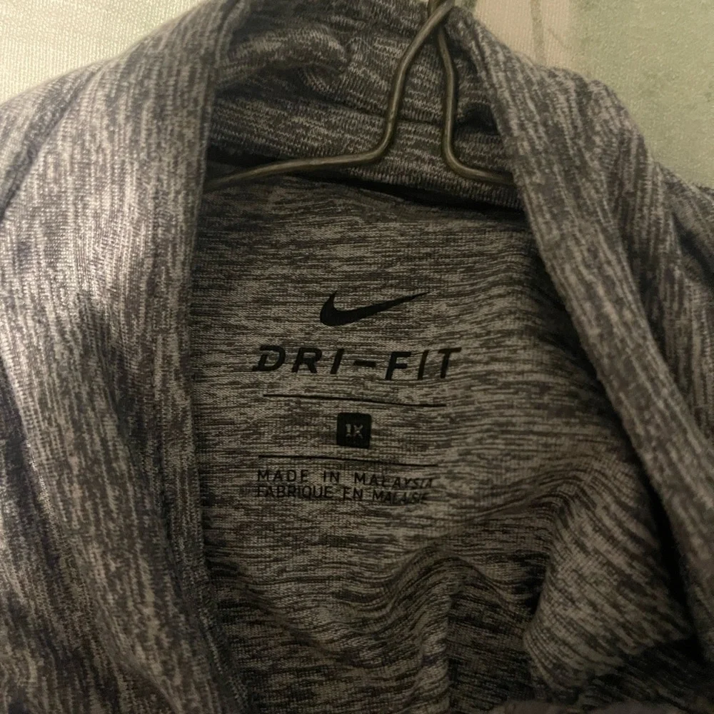 Nike pullover - Picture 3 of 3